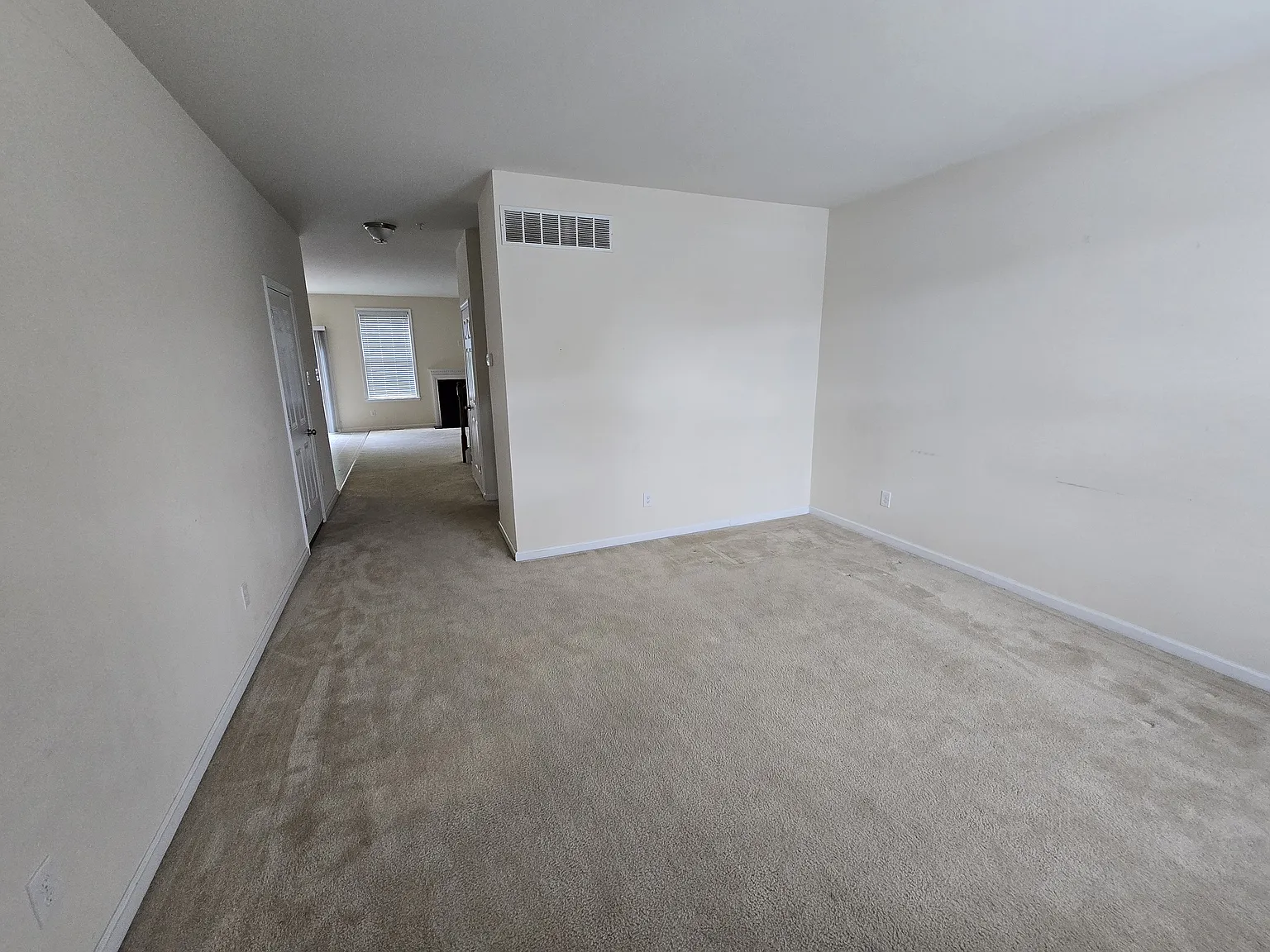 3 bed, 2.5 bath, 1984 sqft, $3,000 — Photo 2