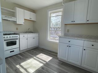 38 Green St APT 4, Hudson, MA 01749