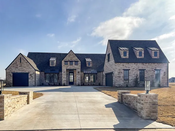 8403 S Timber Wolf Dr, Broken Arrow, OK 74014