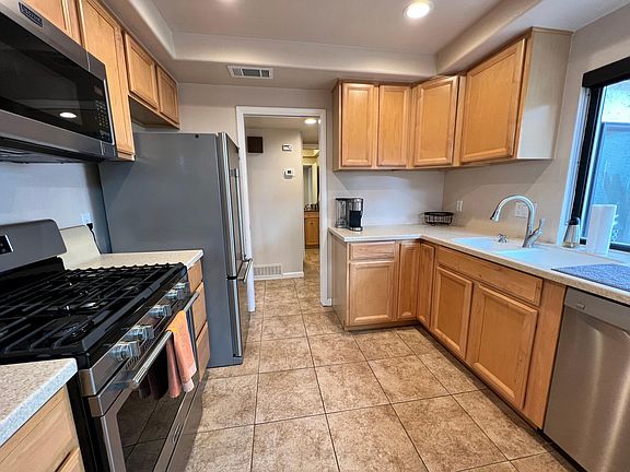 5th image of 2353 Miramonte Cir E Unit B