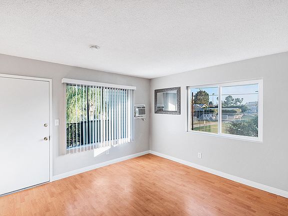 5th image of 1623 Menlo Ave