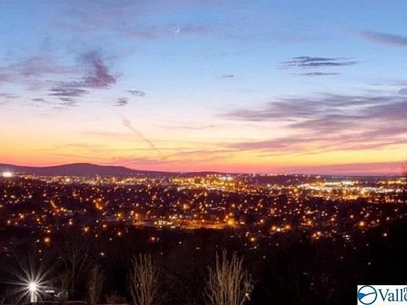 4th image of 4001 Hawks Way NE