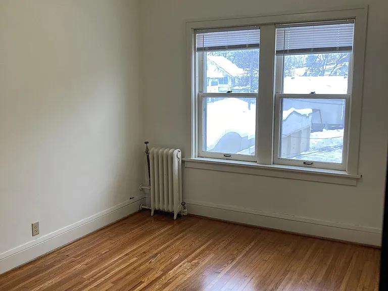 906 W 42nd St — Photo 30