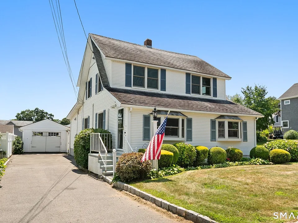 22 Indianola Rd E