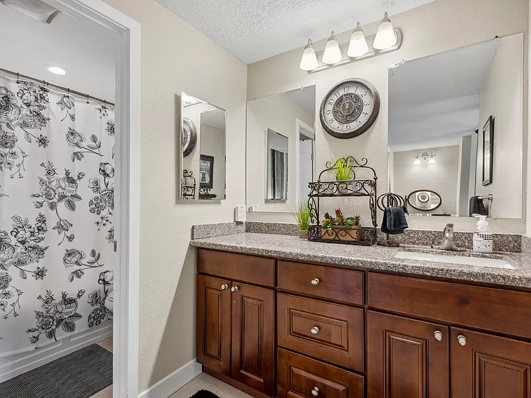 2508 Navarra Dr #402 — Photo 28