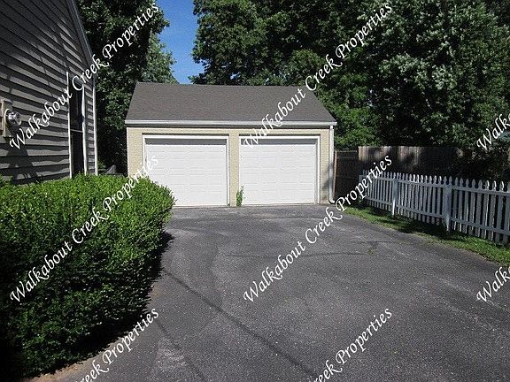 DETACHED GARAGE