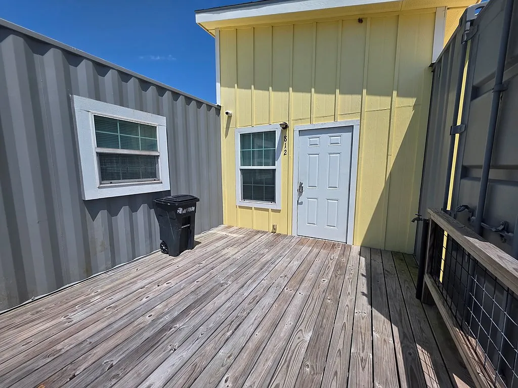 2 bed, 656 sqft, $1,400 — Photo 2