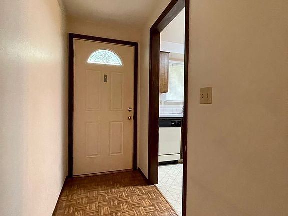 2nd image of 18340-18346 NE Wasco St #18340