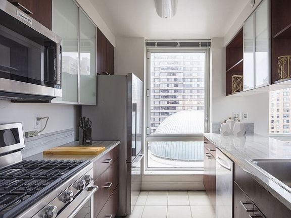 5th image of 215 E 96th St APT 8R