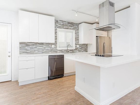 2nd image of 5451 Hermitage Ave APT 1