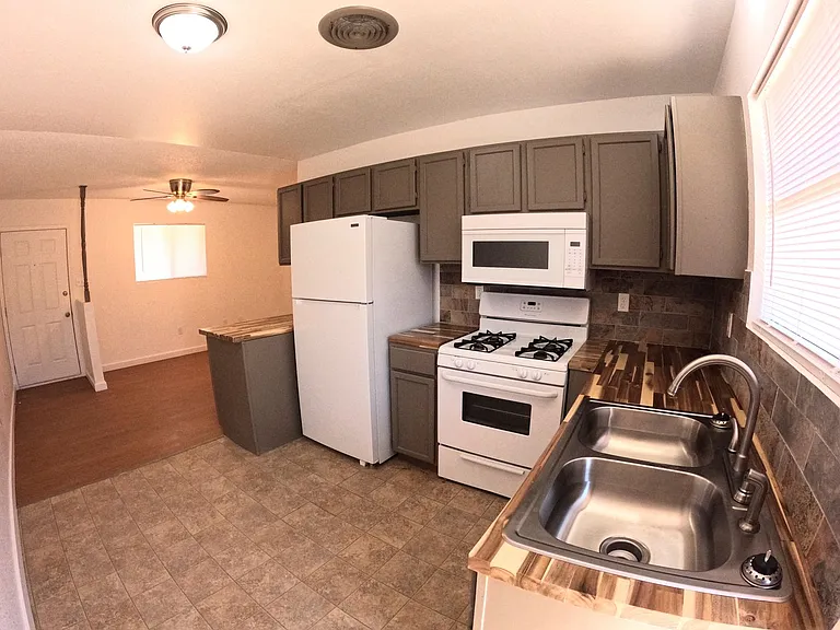 2509-2511 Pecan Dr — Photo 14