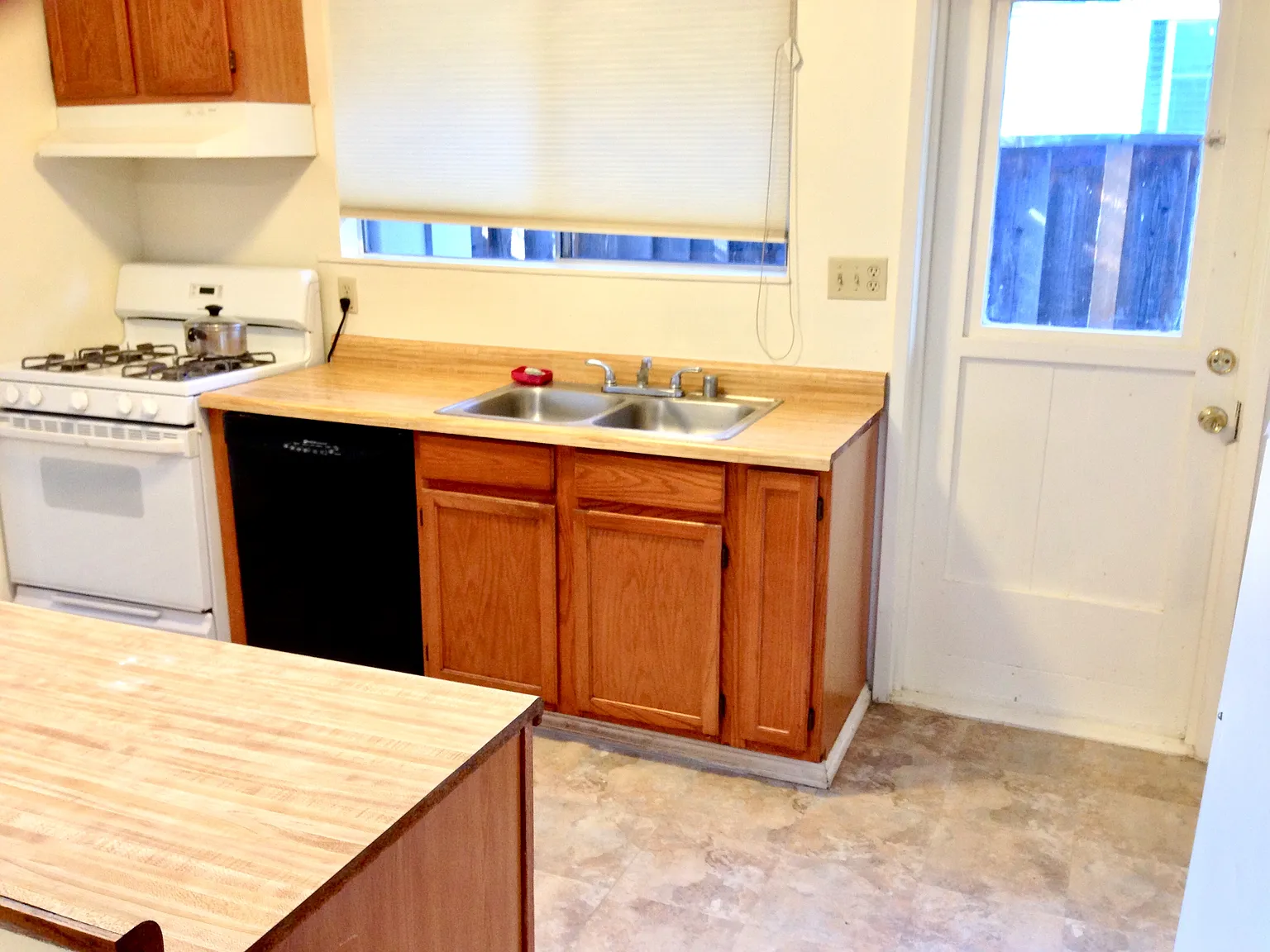 4 bed, 1600 sqft, $4,900 — Photo 3