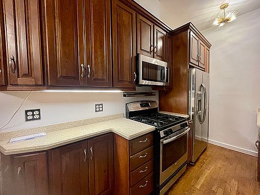3rd image of 214 W 71st St #1