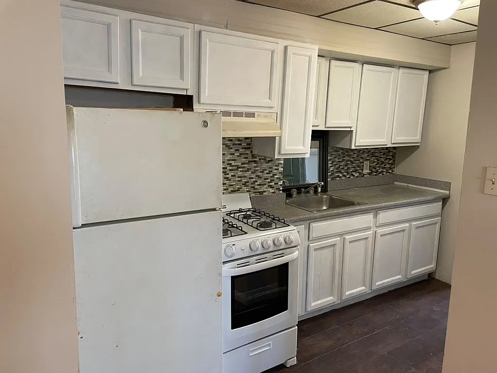 2 bed, 725 sqft, $2,100 — Photo 2