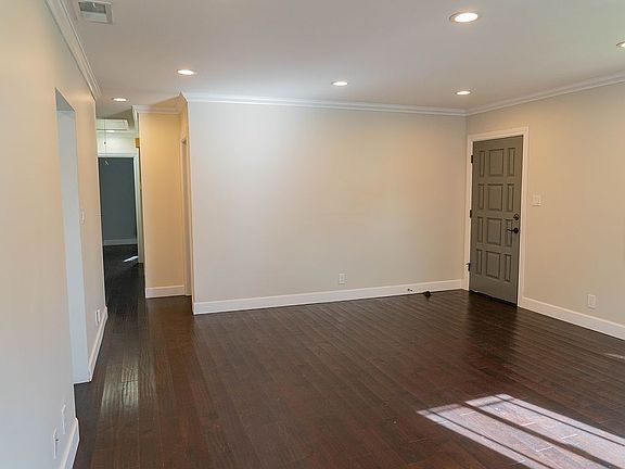 4th image of 2109 Lynngrove Dr