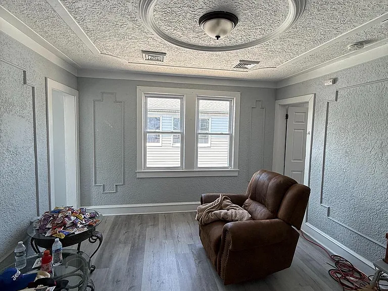 178 N Broadway — Photo 8