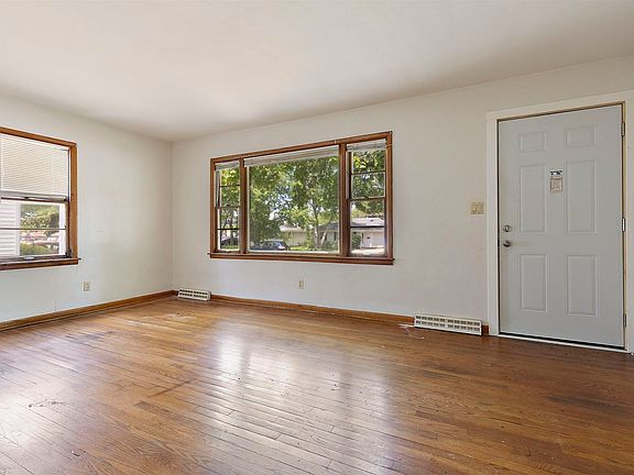 3rd image of 2412 Midway Dr