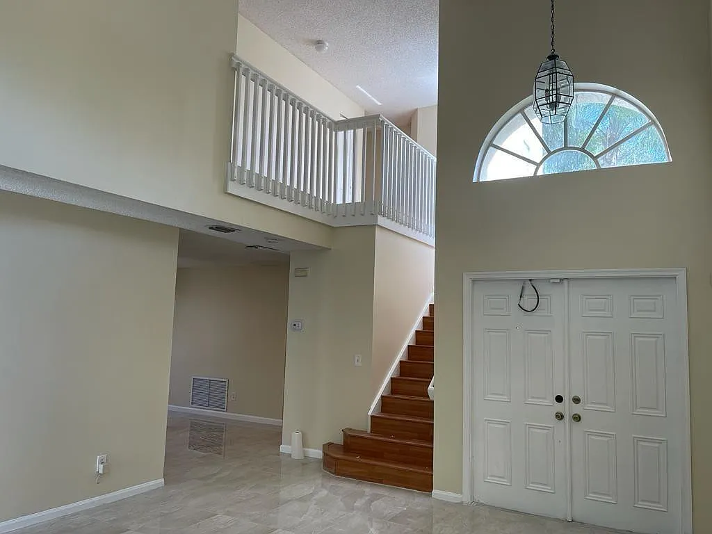 3 bed, 2.5 bath, 1862 sqft, $3,400 — Photo 2
