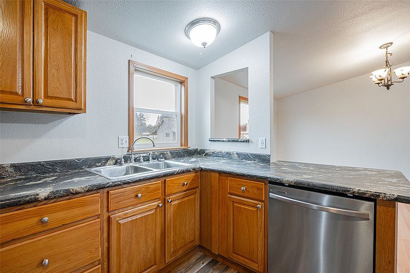 5th image of 18231 Doris Lane SW