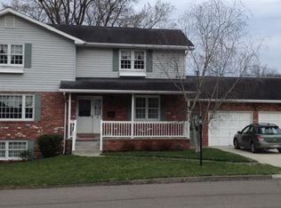 5 Playland Dr, Saint Albans, WV 25177