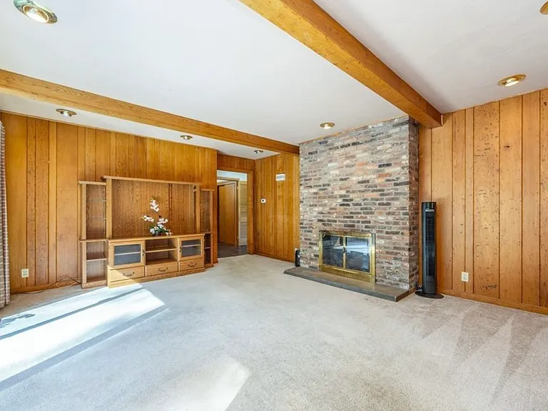 910 Glendale Rd — Photo 4