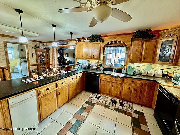 4th image of 204 Armory Hl