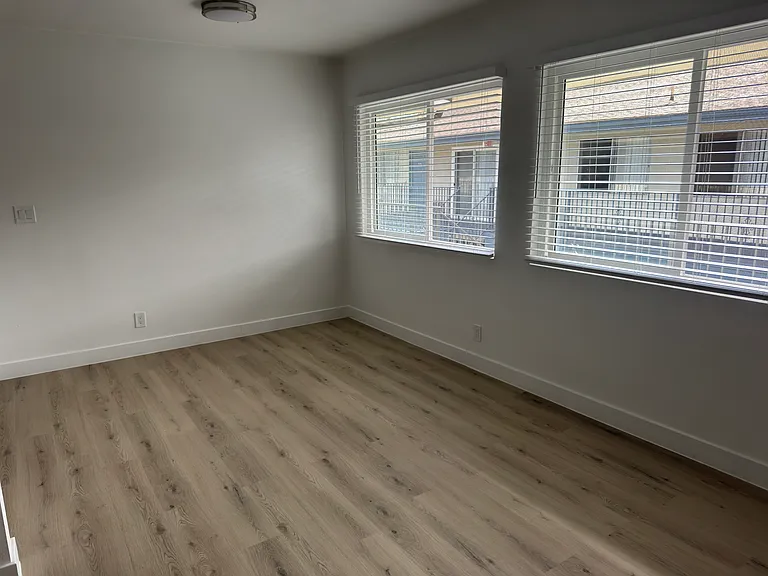 18337 Kittridge St #2 — Photo 7