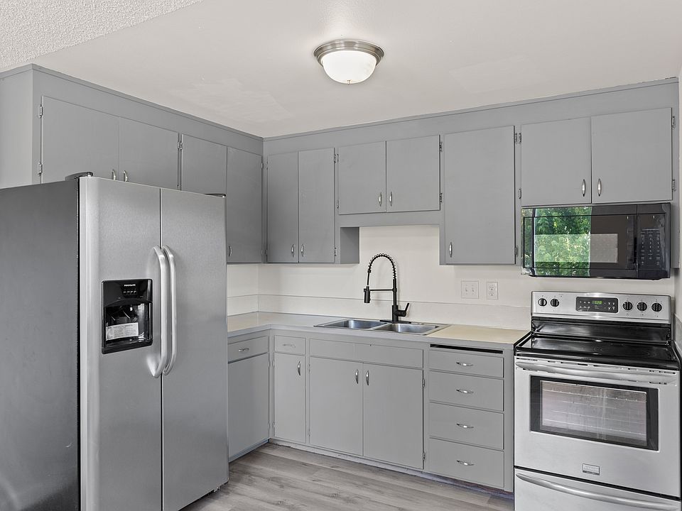 1st image of 3132 Lombard Ave APT 3