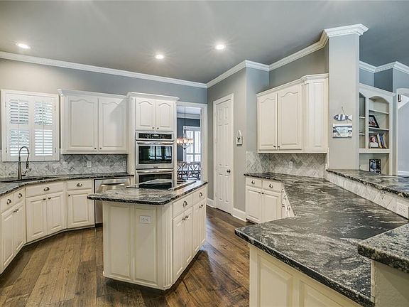 4th image of 2208 Amherst Cir
