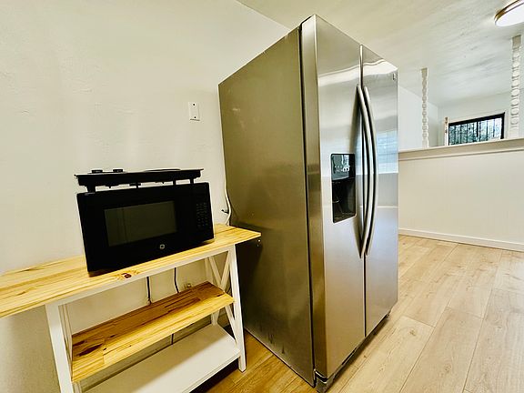 4th image of 331 Alicia Ave #1