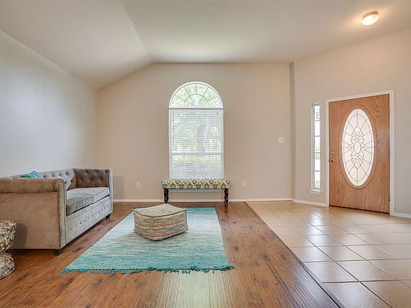 4th image of 4104 Summerhill Ln