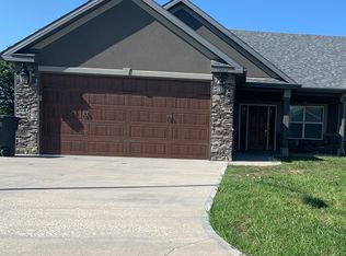 11659 Ridgeway Ct, Saint Joseph, MO 64505