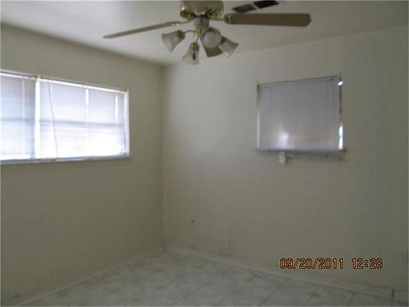 5th image of 1110 Glenmore Dr