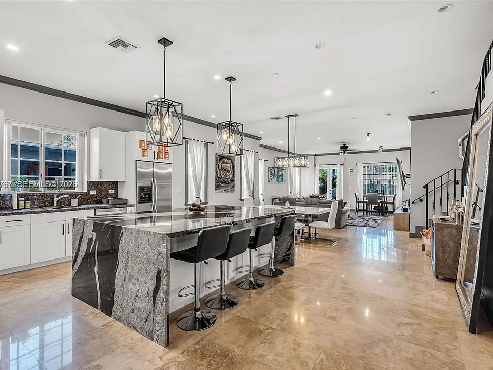 1207 SW 4th Ave