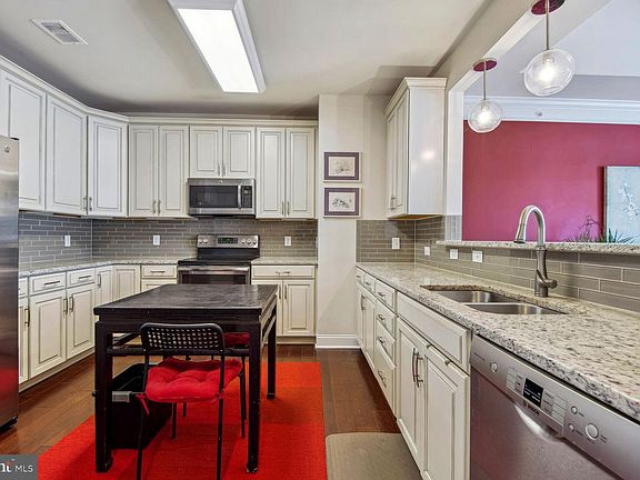 5th image of 15120 Heather Mill Ln Unit 407