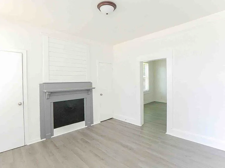 1260 W 37th St — Photo 5