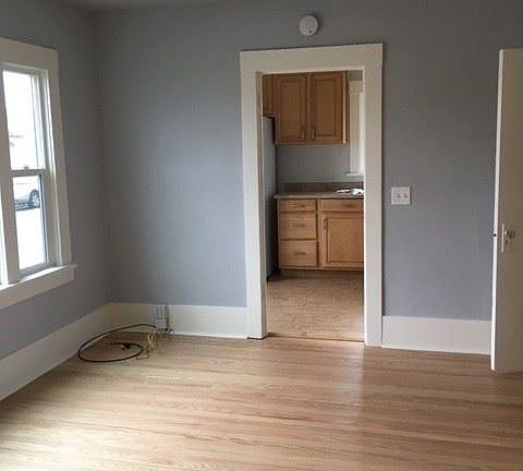 4th image of 324 43rd St APT 8