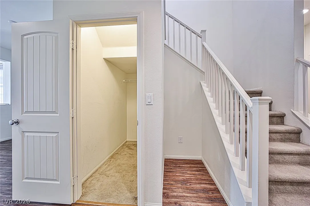 3 bed, 2.5 bath, 2441 sqft, $2,350 — Photo 4