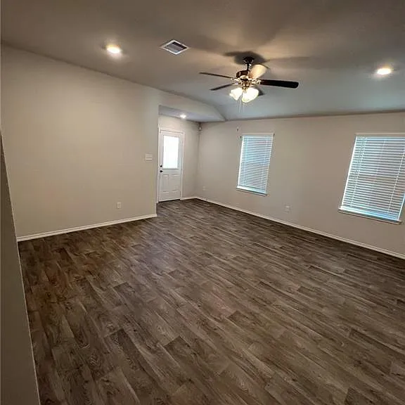 2427 Dog Leg Ln — Photo 8
