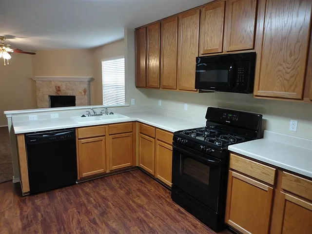 610 Carole Cv — Photo 2