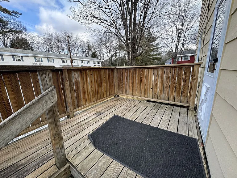 10 Hardy Ave — Photo 18