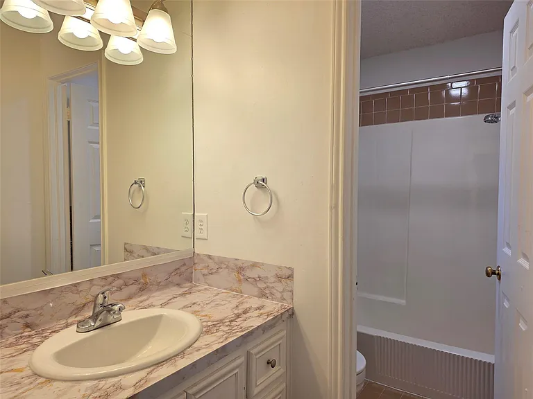 505 W 18th St #I — Photo 9