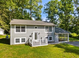 18 Raul Ct, Groton, CT 06355