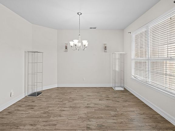3rd image of 1929 Brahorn Ln