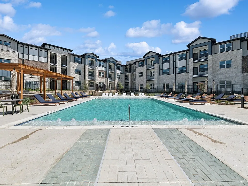 Ascend at Forum apartments community photo