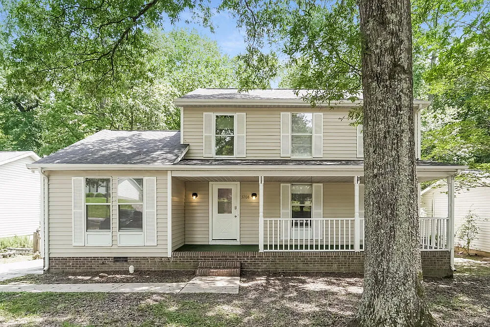 3 bed, 2.5 bath, 1850 sqft, $2,015 — Photo 1