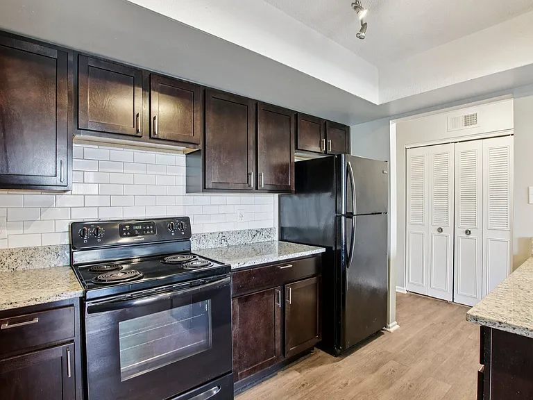 Edgewater Apartments — Photo 10