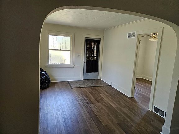 3rd image of 1818 Parmele St