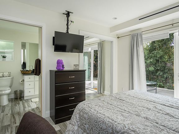 5th image of 3038 Bagley Ave #1