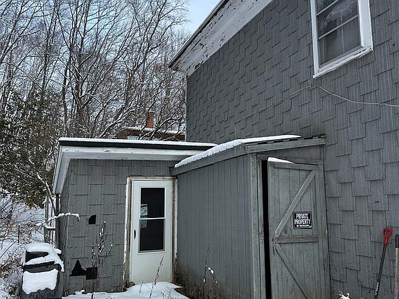 4th image of 105 Maple Street